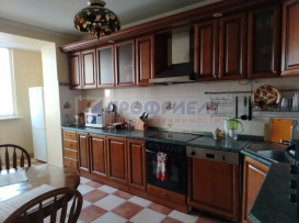 Продам четырехкомнатную (и более) квартиру